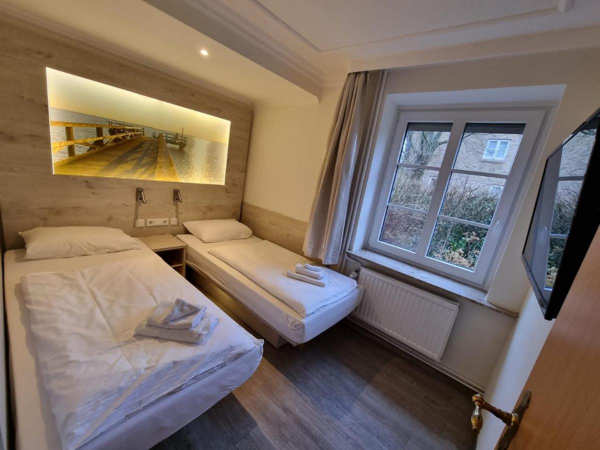 Hotel Osterkrug Husum  Esterno foto