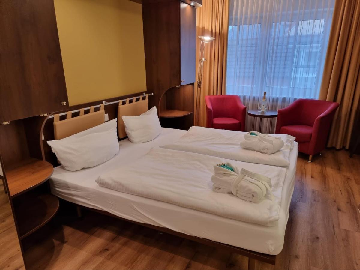 Hotel Osterkrug Husum  Esterno foto