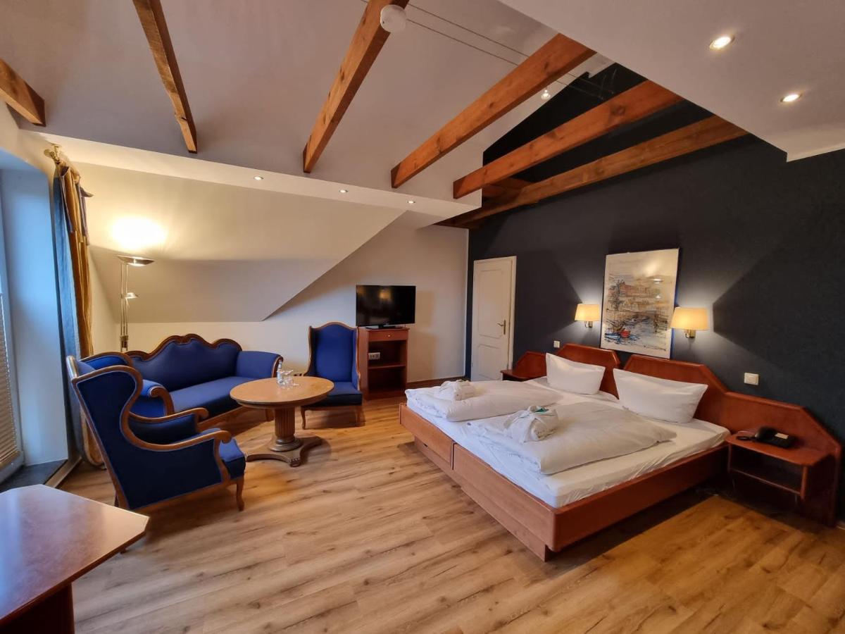 Hotel Osterkrug Husum  Esterno foto