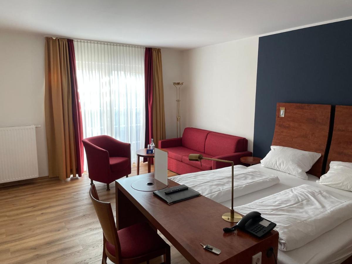 Hotel Osterkrug Husum  Esterno foto