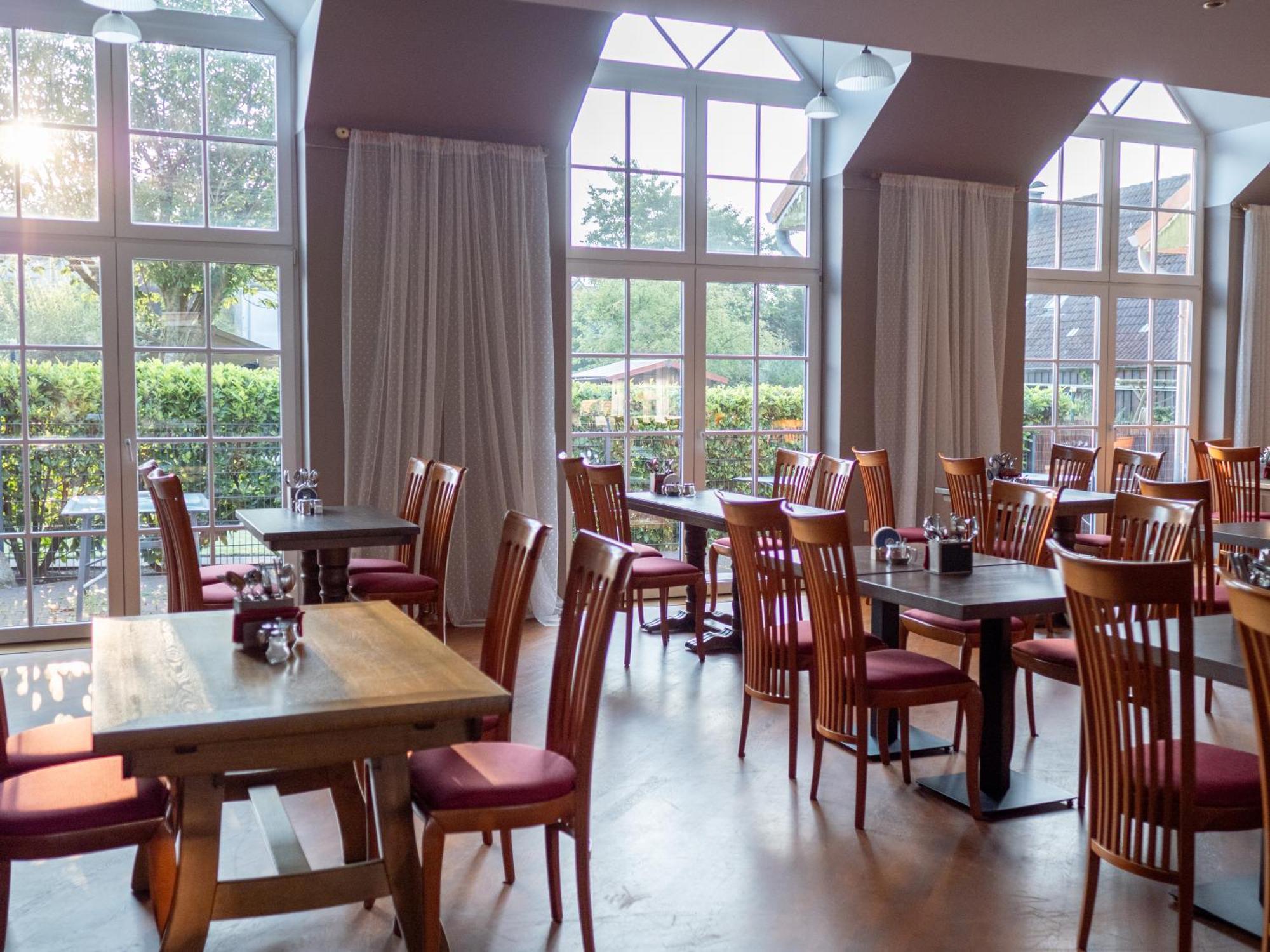 Hotel Osterkrug Husum  Esterno foto