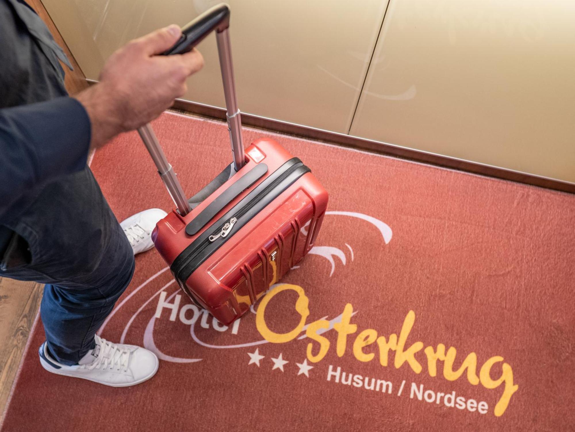 Hotel Osterkrug Husum  Esterno foto