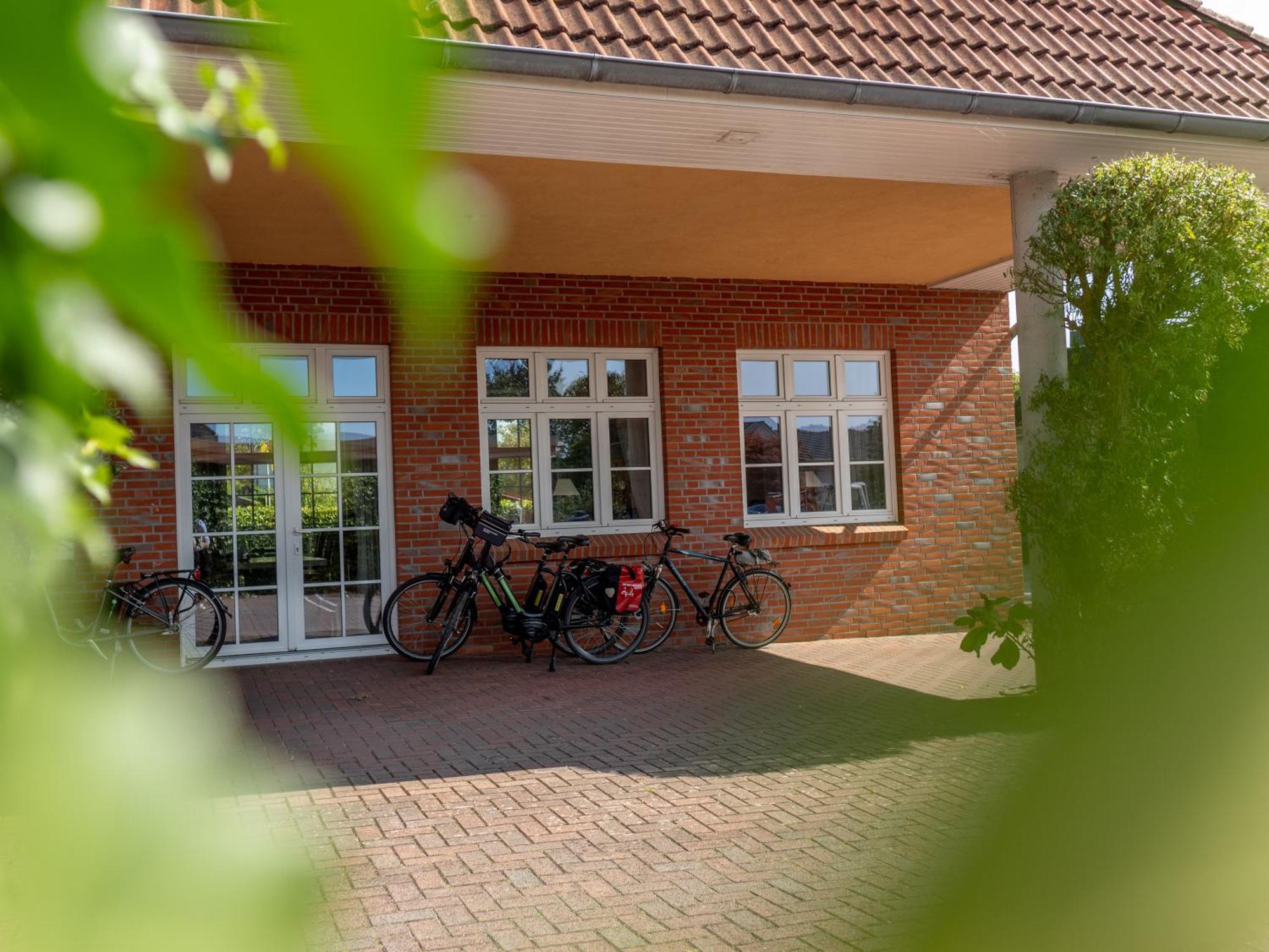 Hotel Osterkrug Husum  Esterno foto